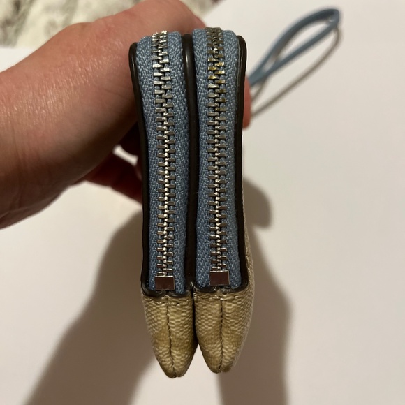 Authentic Coach Light Khaki & Baby Blue Signature Double Zip Spacious Wristlet - Picture 8 of 14